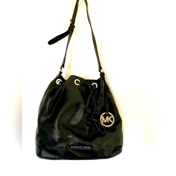 MICHAEL KORS Soft Leather black bucket purse with shoulder strap - Picture 1 of 14